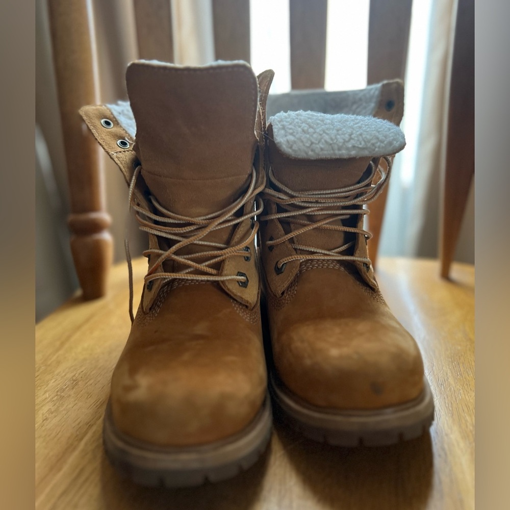 Fuzzy Women’s sz 7 Timberland Boots